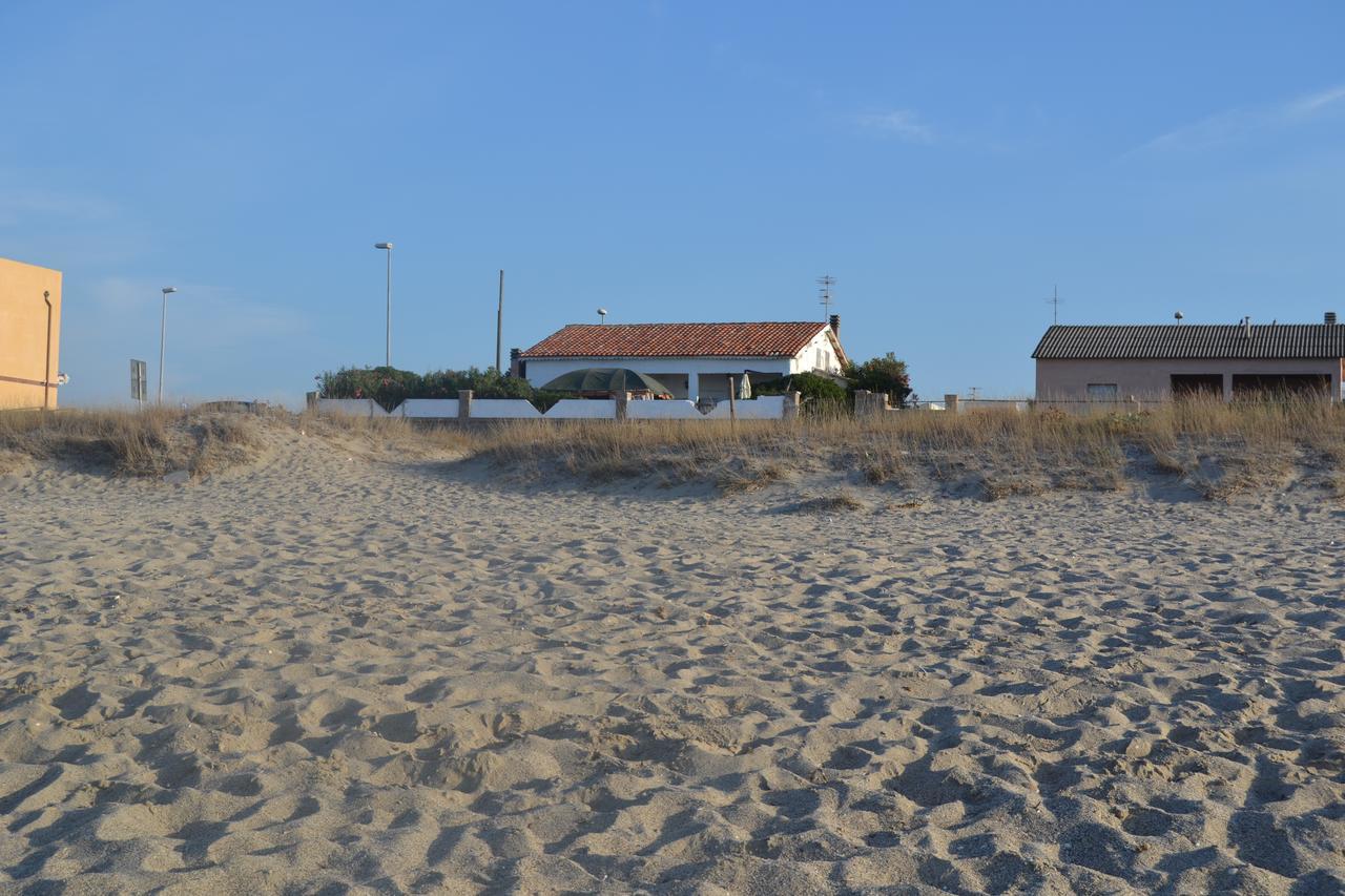 Miramare Struttura Sulla Spiaggia Platamona Exterior photo