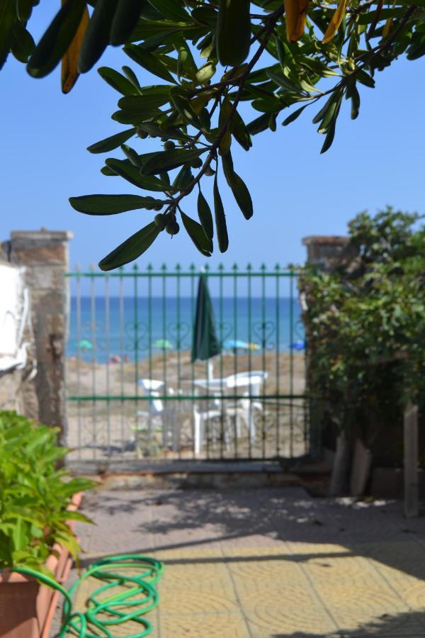 Miramare Struttura Sulla Spiaggia Platamona Exterior photo